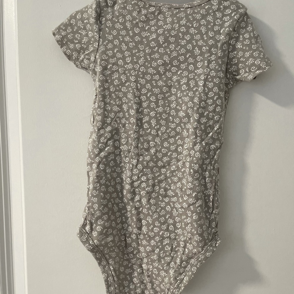 Carter’s Onsie - Picture 2 of 2